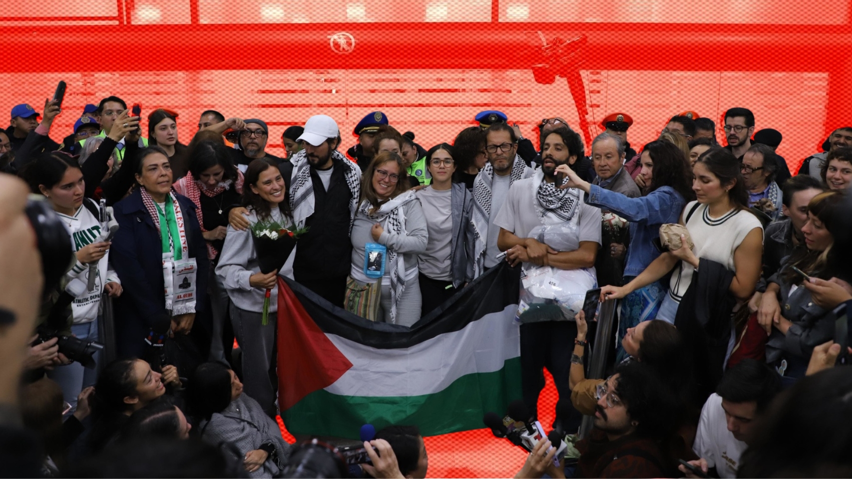 Los seis mexicanos detenidos por Israel en la Flotilla Global Sumud llegan a México tras días de tensión diplomática