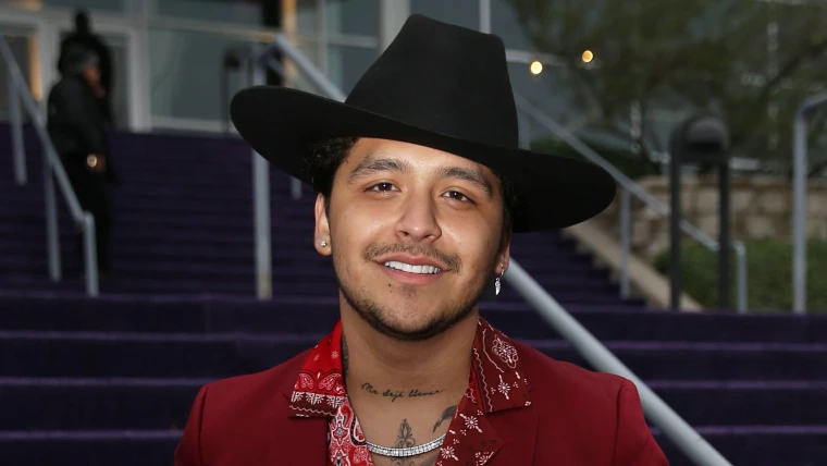 Christian Nodal cantó victoria antes de haberla conseguido; jueza federal rechazó vincularlo a proceso y la FGR aclara que el cantante no ha sido exonerado 