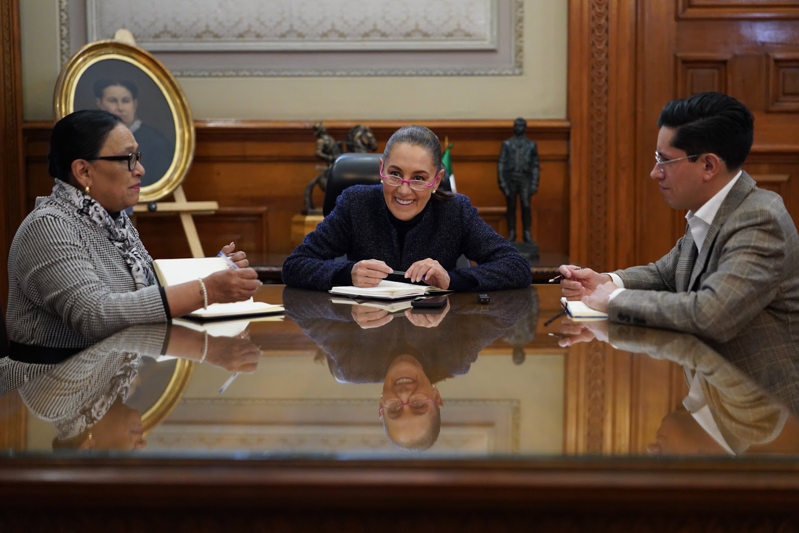 Claudia Sheinbaum dialoga con Papa León XIV y formaliza una invitación a México en el marco del Día de la Virgen de Guadalupe