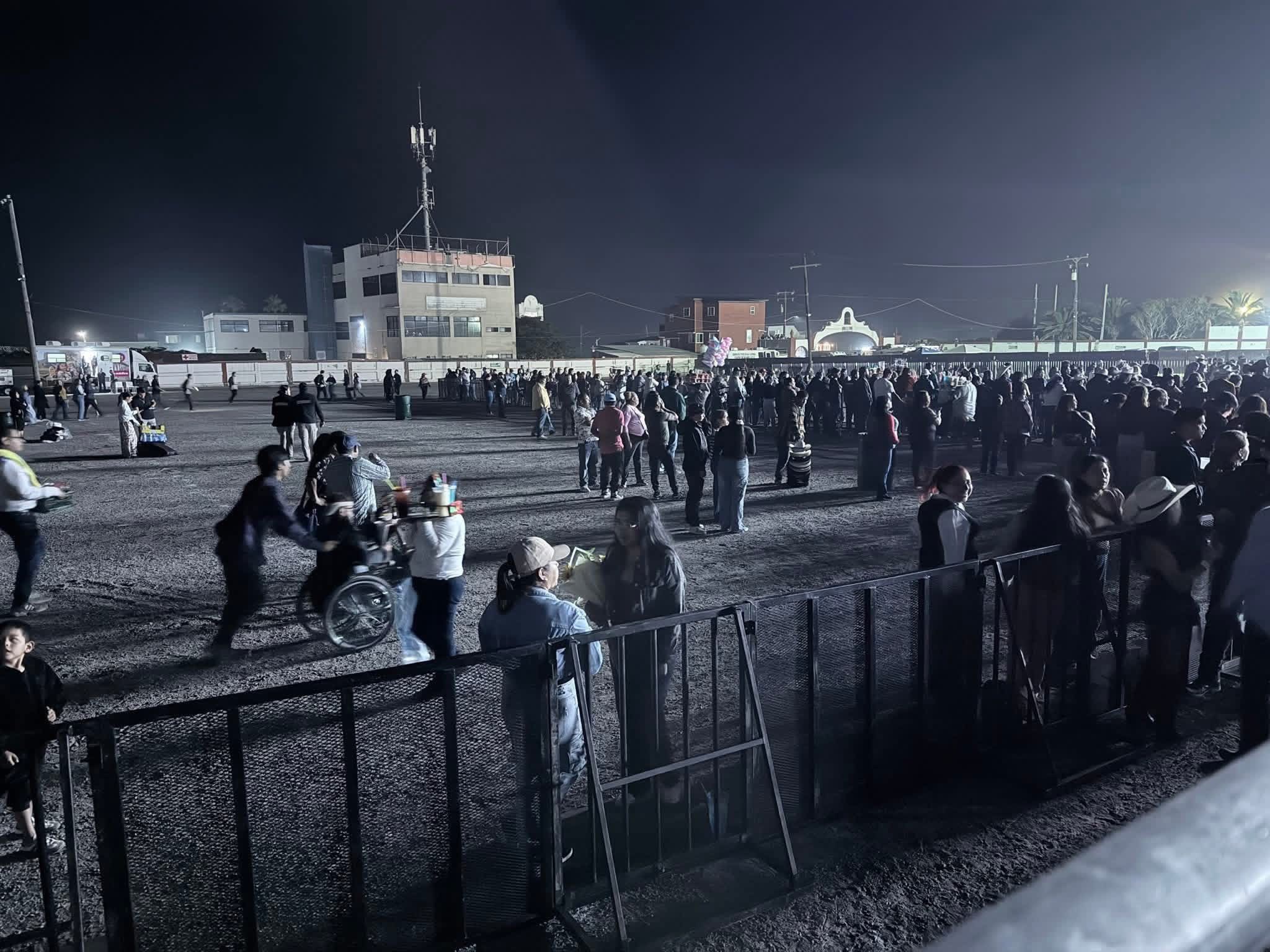 Carin León en Tijuana: baja asistencia al concierto de la 4T desata críticas y medios cuestionan el “evento por la paz”