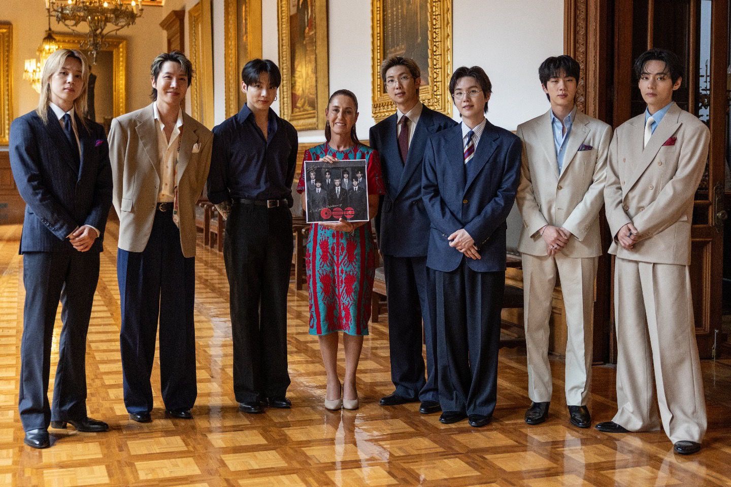 BTS visita Palacio Nacional a su llegada a México: Encuentro con Claudia Sheinbaum