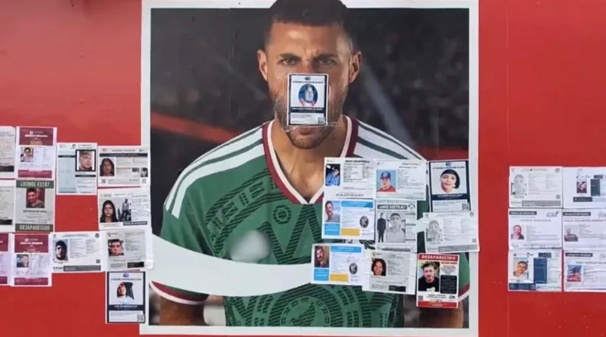 México se levanta contra el Mundial: Calles de la CDMX son inundadas con fichas de personas desaparecidas