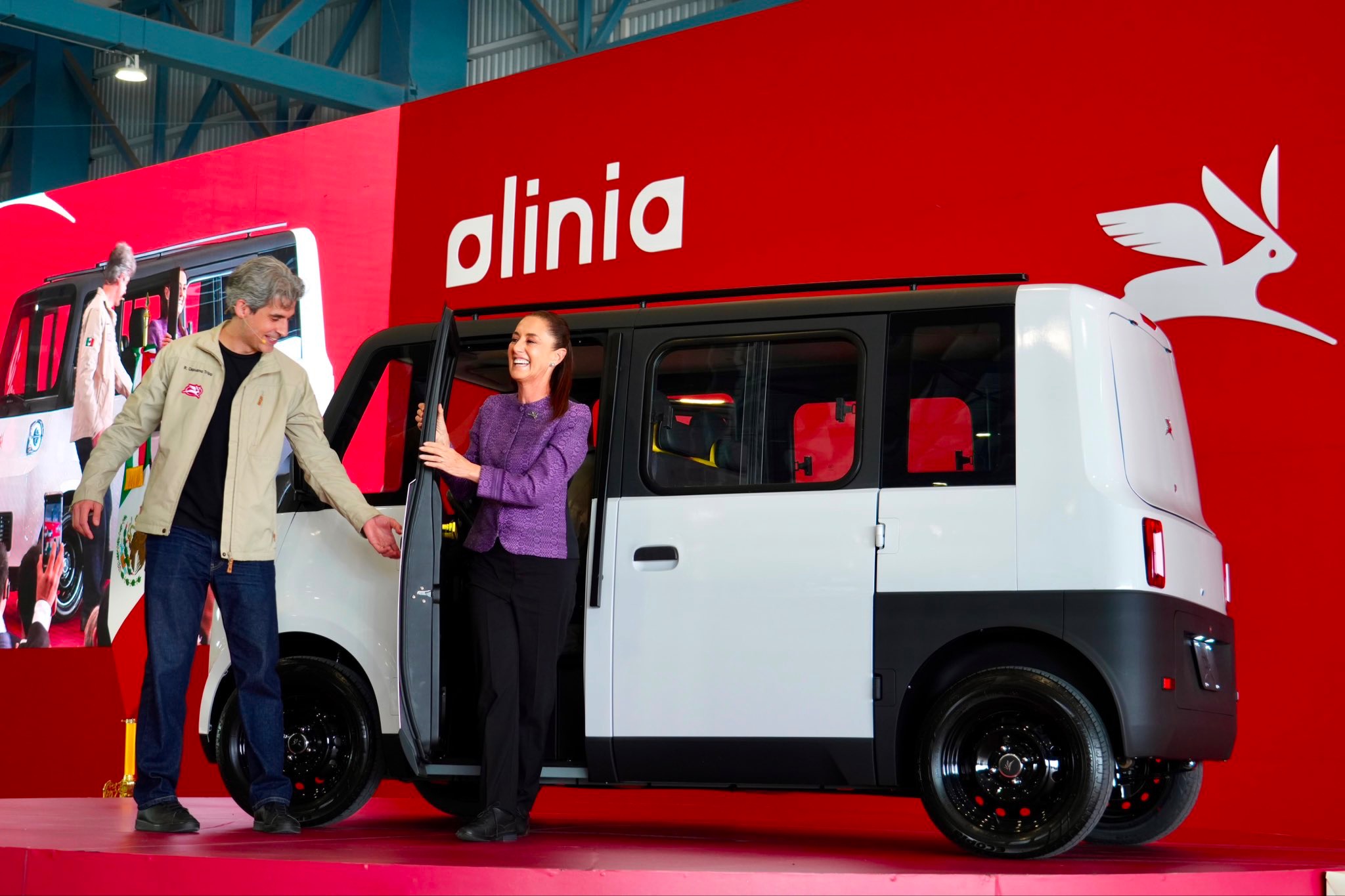 Sheinbaum revela Olinia, el auto eléctrico mexicano que promete revolucionar la movilidad