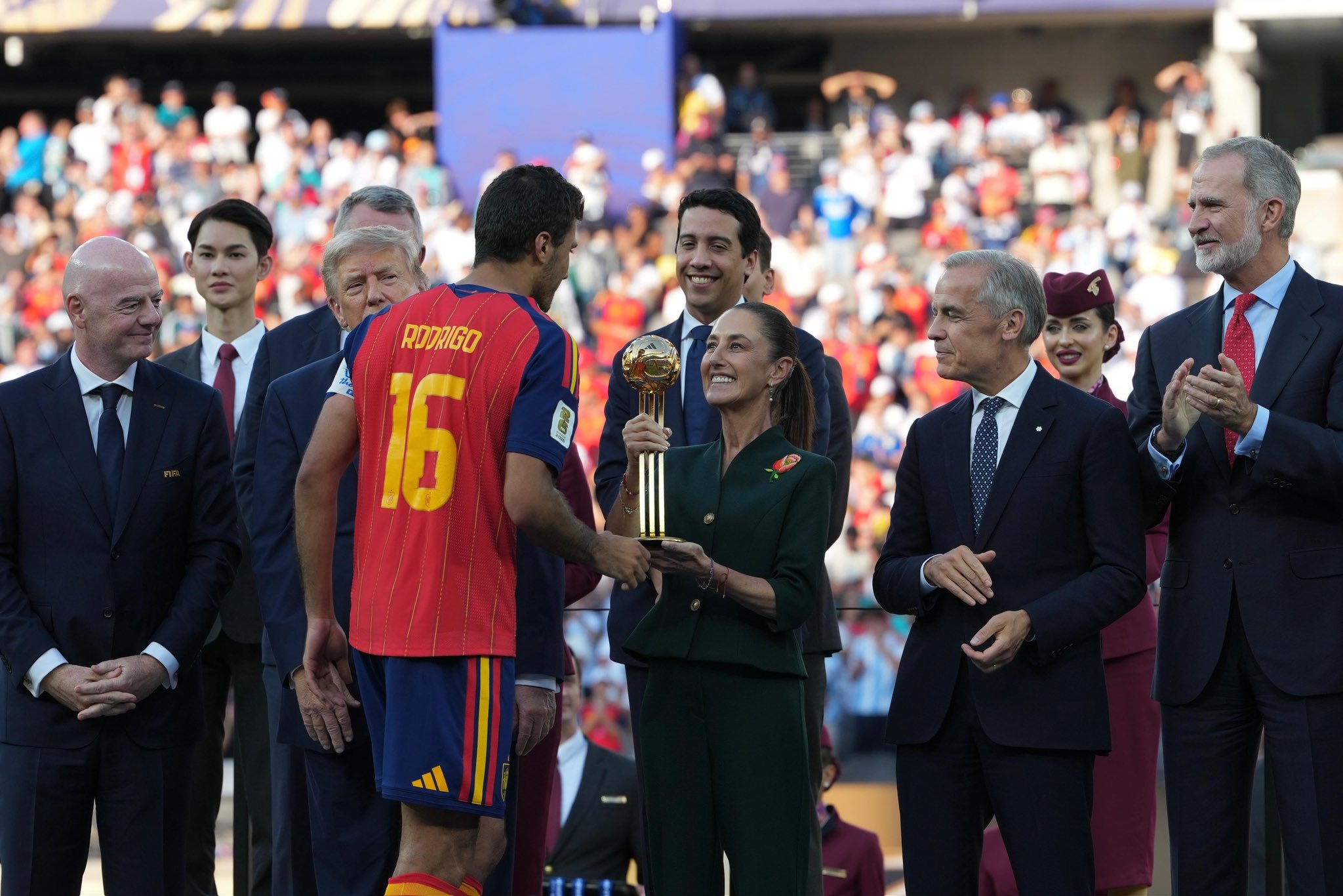 Claudia Sheinbaum entrega trofeo de la Copa del Mundo a España: ¿Cómo se vivió el momento?