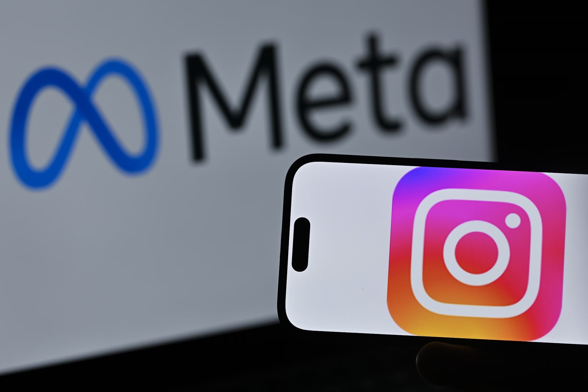 ¿Tienes Instagram público? Meta podría usar tus fotos para crear imágenes con IA y así puedes impedirlo